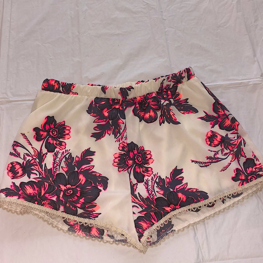 NWOT Alya Floral Shorts (Orange+Black+Cream)-Small